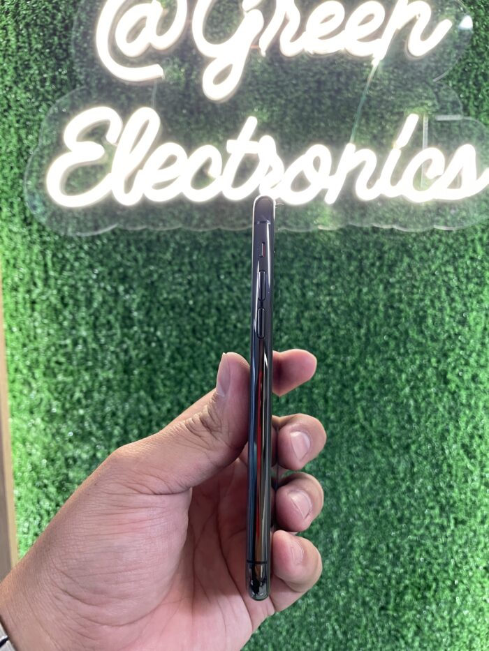 iPhone 11 Pro 256 GB - Image 2